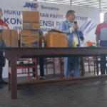 JNE Gelar Konferensi pers Terkait Beras Banpres yang Di Timbun Di Depok , yang sempat viral di media sosial.