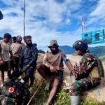 Kostrad Pos Yigi berikan pertolongan kepada Wemius Nimiangge (48) warga di Kampung Yigi, Distrik Yigi, Kabupaten Nduga