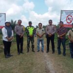 Manager PT.Lonsum Bersama Polsek Labuhan Ruku Sosialisasi Kepada Masyarakat Tentang Ternak Sapi Berdampak Pada perkebunan